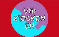 Vid kiosken (En el quiosco)